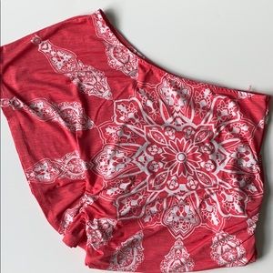 Cute One-Sleeved Top